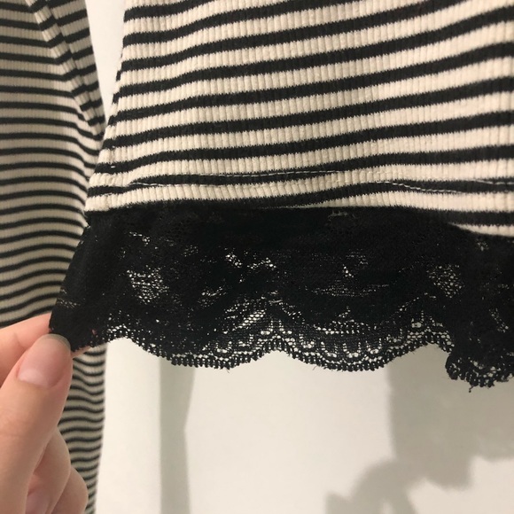 Black & White Long Sleeve Lacey Crop Top Mind Code - Picture 2 of 5